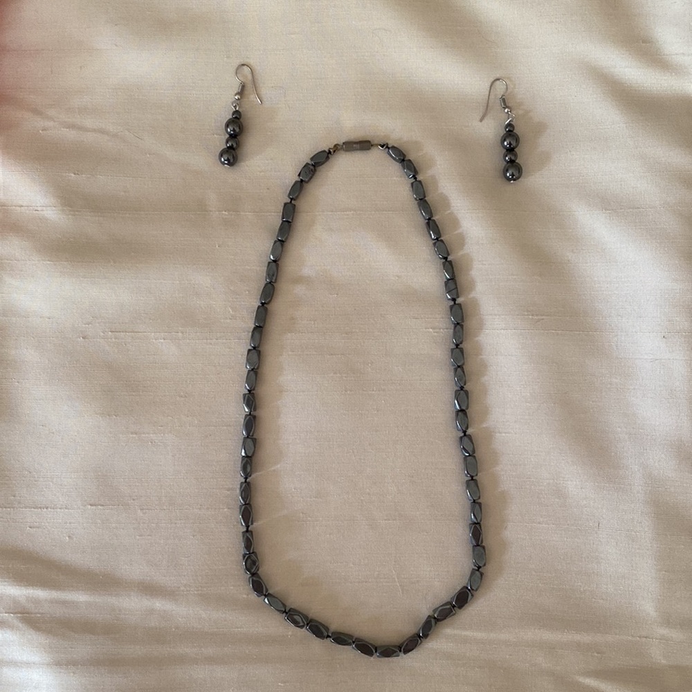 💛 Charcoal colored beaded necklace and matching earrings- lovely and elegant.